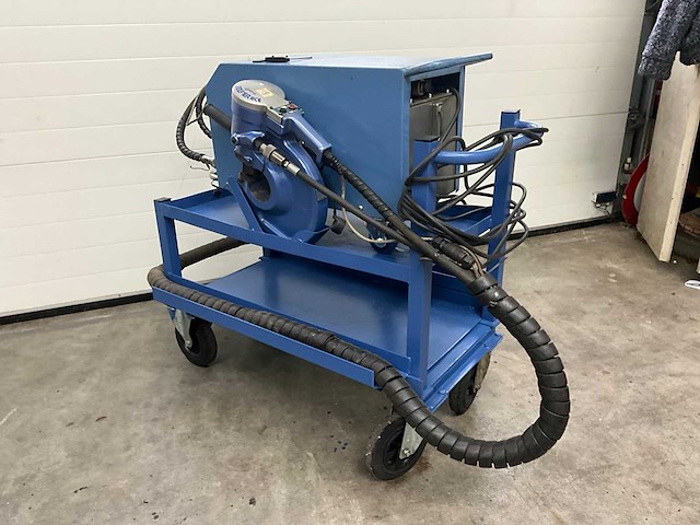 2010 nitto hs11-1624 ponsmachine met hydraulische pomp - afbeelding 11 van  14