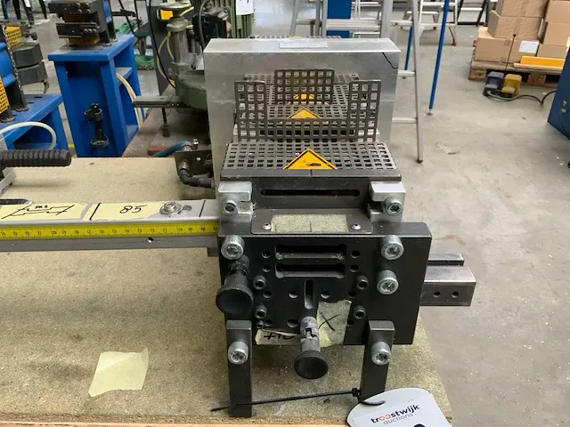 2010 pressta eisele au550300 pneumatische multifunctionele ponstafel - afbeelding 2 van  5