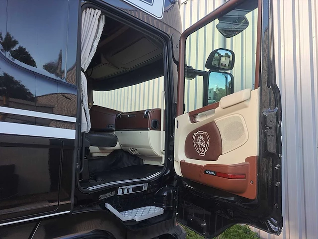 2010 scania r560 v8 trekker vrachtwagen - afbeelding 17 van  31