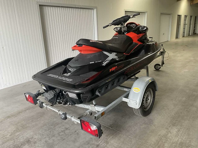 2010 seadoo rxp255 waterscooter met trailer - afbeelding 12 van  23