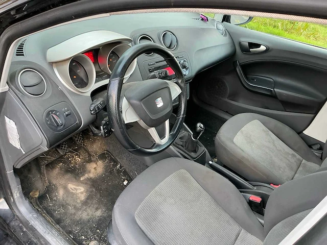2010 seat ibiza st 1.6 tdi personenauto - afbeelding 14 van  27