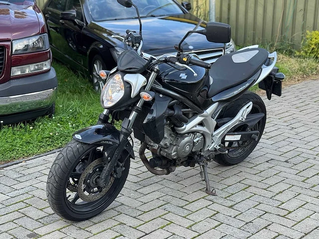 2010 suzuki tour gladius - afbeelding 1 van  15