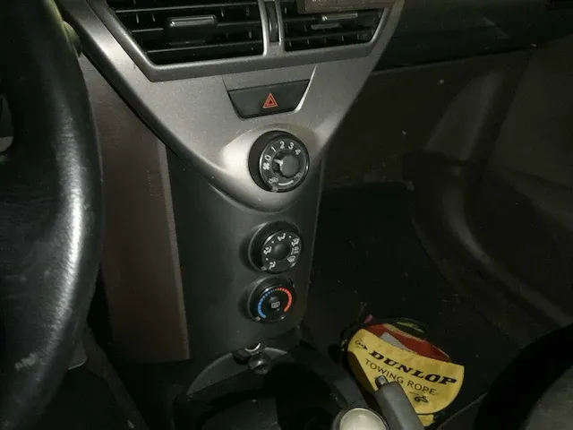 2010 toyota iq personenauto 40-tzt-9 - afbeelding 3 van  23