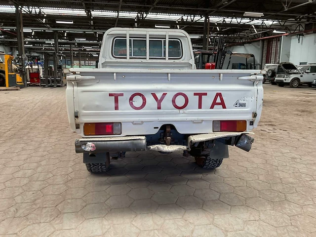 2010 toyota landcruiser pickup personenauto - afbeelding 12 van  15