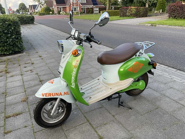 2010 veruna retro e-scooter - afbeelding 10 van  15