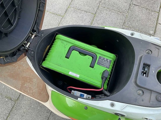 2010 veruna retro e-scooter - afbeelding 6 van  15