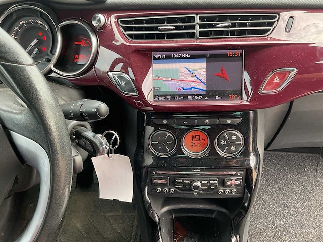 2011 - citroen - ds3 - 1.6 e-hdi so chic - personenauto - afbeelding 18 van  19