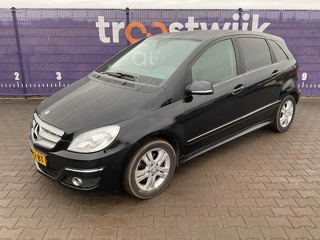 2011 - mercedes-benz - 180 cdi business cl. - personenauto - afbeelding 1 van  13