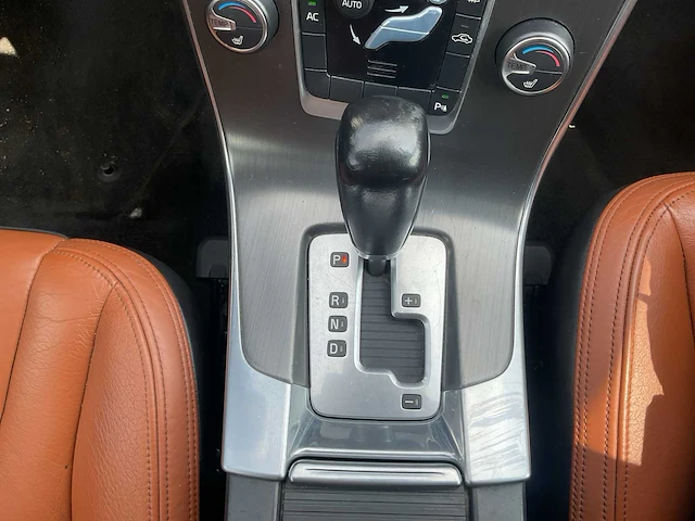 2011 - volvo - v60 - 2.4 d5 momentum - personenauto - afbeelding 5 van  20