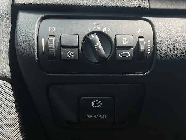 2011 - volvo - v60 - 2.4 d5 momentum - personenauto - afbeelding 10 van  20