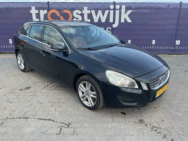 2011 - volvo - v60 - 2.4 d5 momentum - personenauto - afbeelding 12 van  20