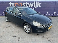 2011 - volvo - v60 - 2.4 d5 momentum - personenauto - afbeelding 12 van  20