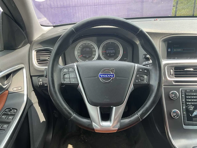 2011 - volvo - v60 - 2.4 d5 momentum - personenauto - afbeelding 20 van  20