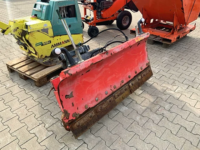 2011 adler s-serie sneeuwschuiver - afbeelding 1 van  7