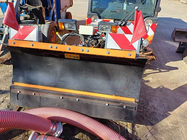 2011 aebi mfh 2500 straatveegmachine - afbeelding 7 van  17