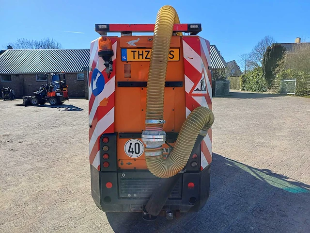 2011 aebi mfh 2500 straatveegmachine - afbeelding 12 van  17