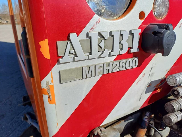 2011 aebi mfh 2500 straatveegmachine - afbeelding 16 van  17