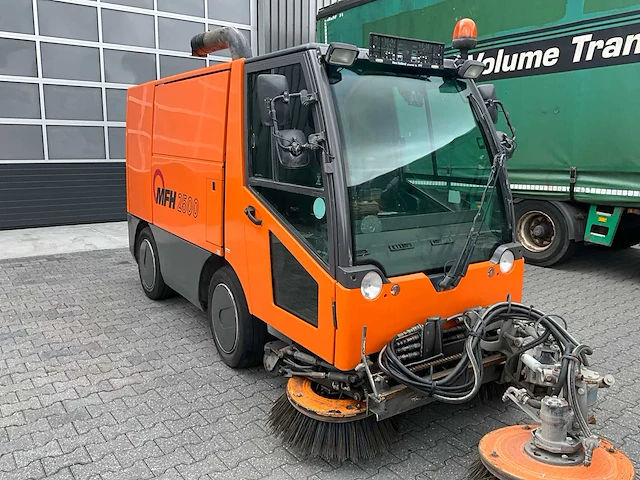 2011 aebi mfh 2500 straatveegmachine - afbeelding 3 van  34