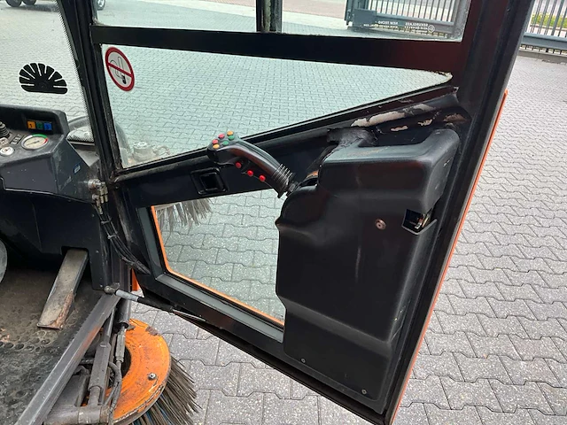 2011 aebi mfh 2500 straatveegmachine - afbeelding 10 van  34