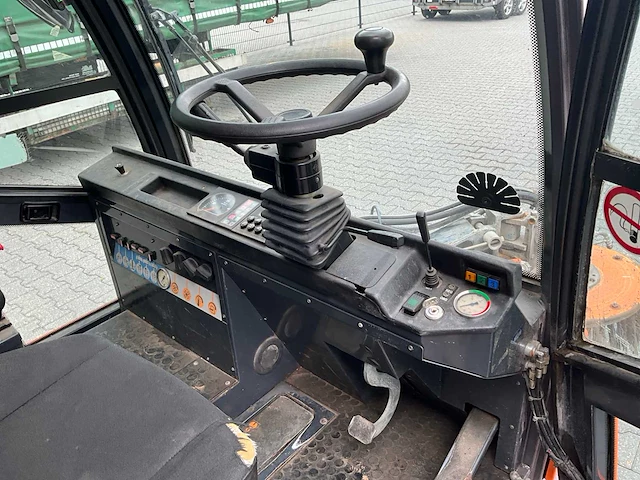 2011 aebi mfh 2500 straatveegmachine - afbeelding 11 van  34
