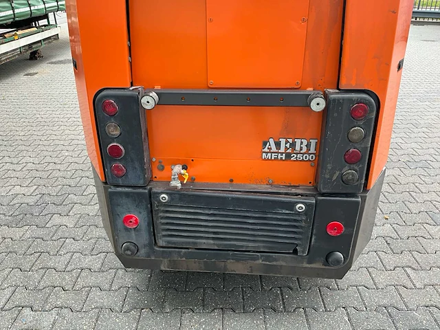 2011 aebi mfh 2500 straatveegmachine - afbeelding 21 van  34