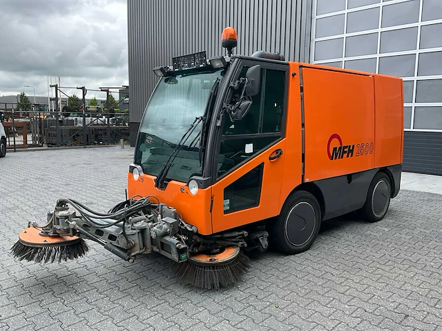 2011 aebi mfh 2500 straatveegmachine - afbeelding 12 van  34