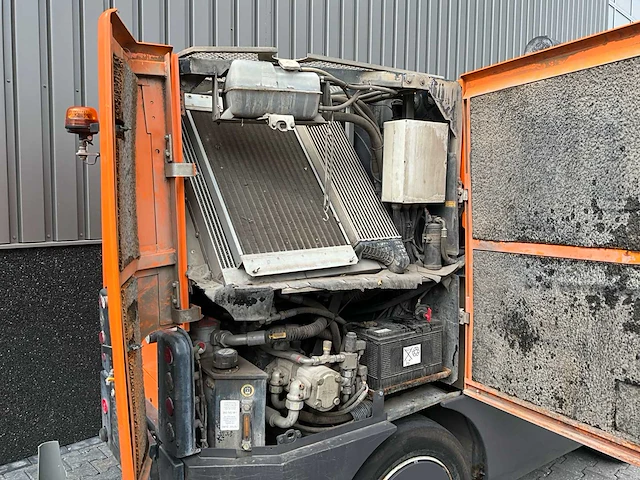 2011 aebi mfh 2500 straatveegmachine - afbeelding 25 van  34