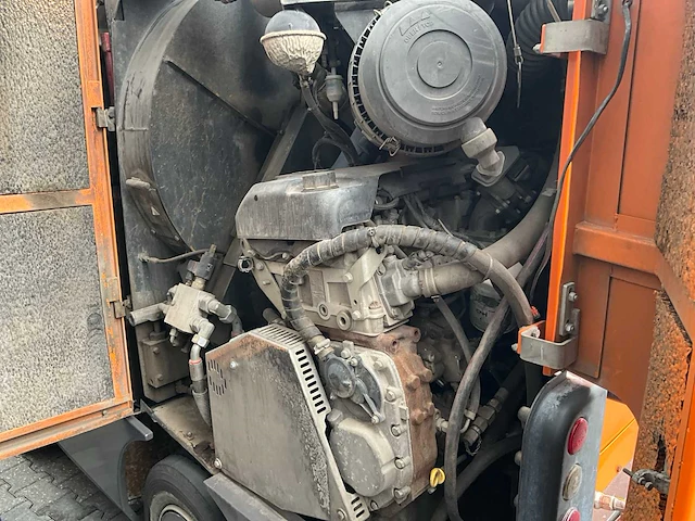 2011 aebi mfh 2500 straatveegmachine - afbeelding 26 van  34