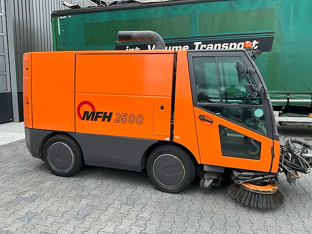 2011 aebi mfh 2500 straatveegmachine - afbeelding 31 van  34