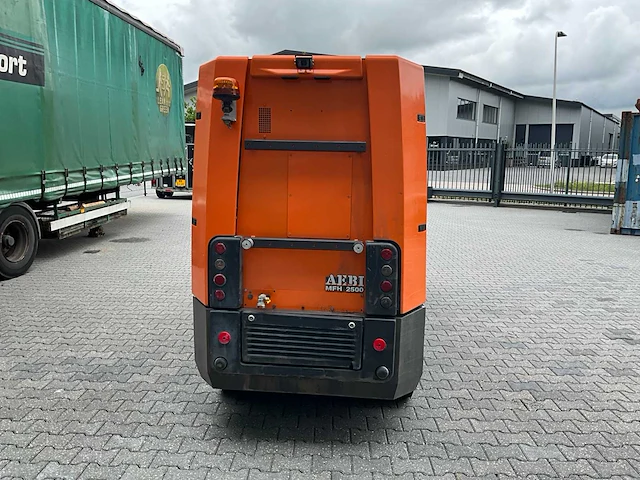 2011 aebi mfh 2500 straatveegmachine - afbeelding 33 van  34