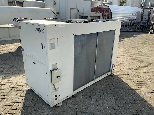 2011 aermec nrl0300 chiller warmtepomp - afbeelding 1 van  9