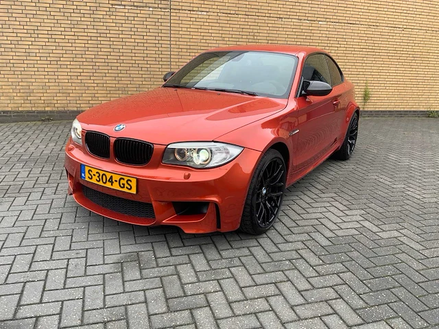 2011 bmw 1 m coupe personenauto - afbeelding 1 van  46