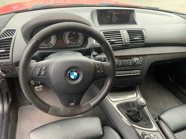 2011 bmw 1 m coupe personenauto - afbeelding 32 van  46