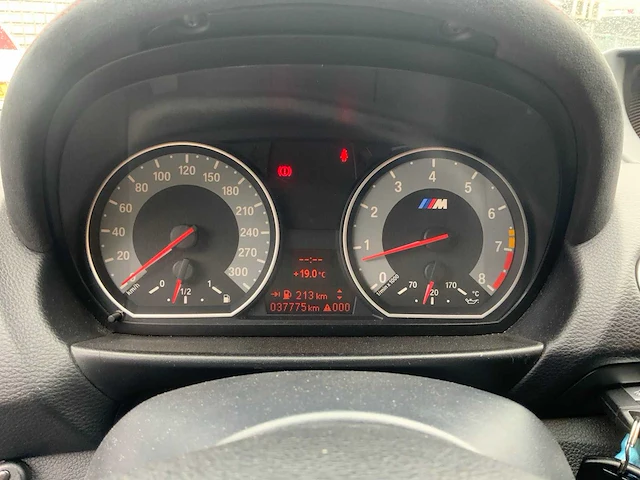 2011 bmw 1 m coupe personenauto - afbeelding 33 van  46