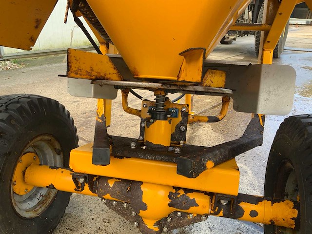 2011 bogballe 52t zoutstrooier / kunstmeststrooier - afbeelding 2 van  11