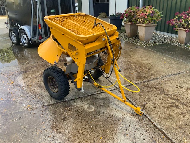 2011 bogballe 52t zoutstrooier / kunstmeststrooier - afbeelding 1 van  11