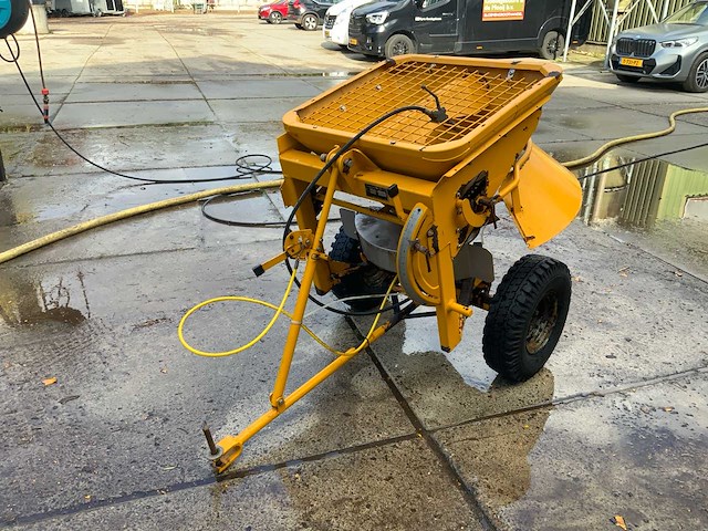 2011 bogballe 52t zoutstrooier / kunstmeststrooier - afbeelding 8 van  11