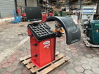 2011 butler librak 255h banden balanceerapparaat - afbeelding 1 van  8