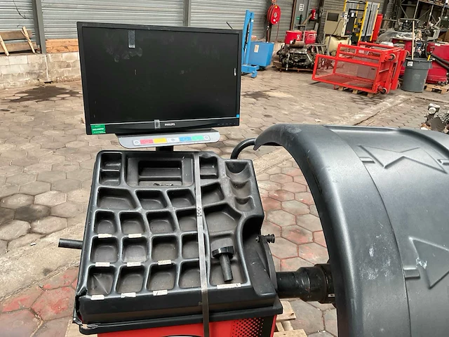 2011 butler librak 255h banden balanceerapparaat - afbeelding 6 van  8
