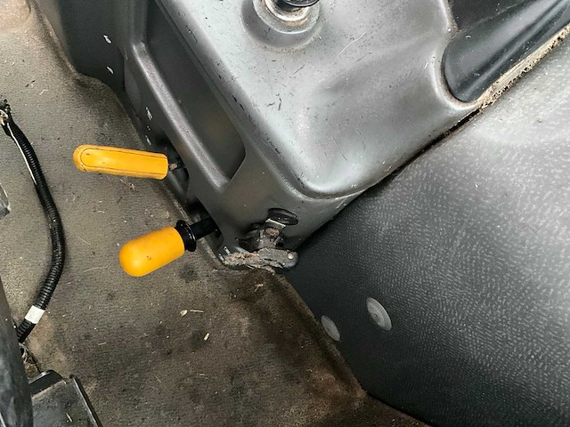 2011 claas arion 420 vierwielaangedreven landbouwtractor met voorlader - afbeelding 28 van  40