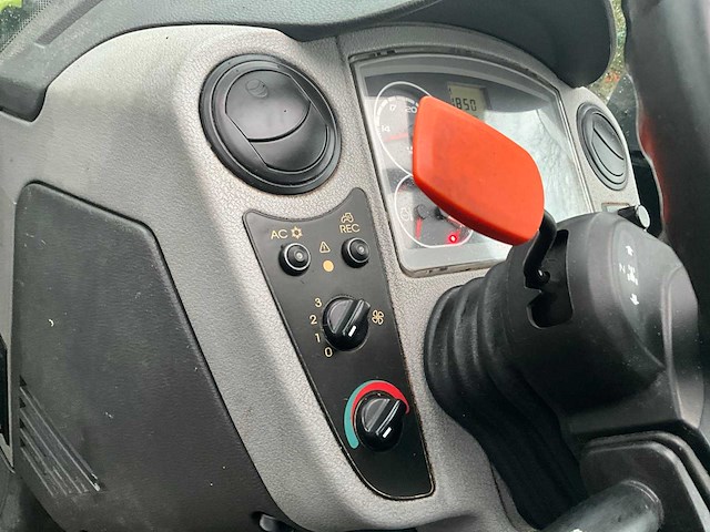 2011 claas arion 420 vierwielaangedreven landbouwtractor met voorlader - afbeelding 29 van  40