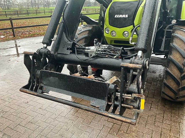 2011 claas arion 420 vierwielaangedreven landbouwtractor met voorlader - afbeelding 31 van  40