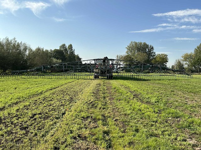 2011 claas xerion 3800 trac vc ptlx 28 landbouwtractor - afbeelding 22 van  69