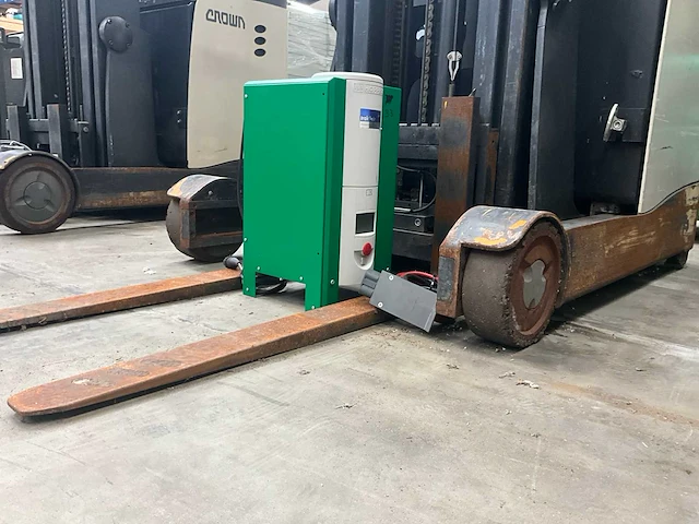 2011 crown esr 5260 reach truck - afbeelding 24 van  27
