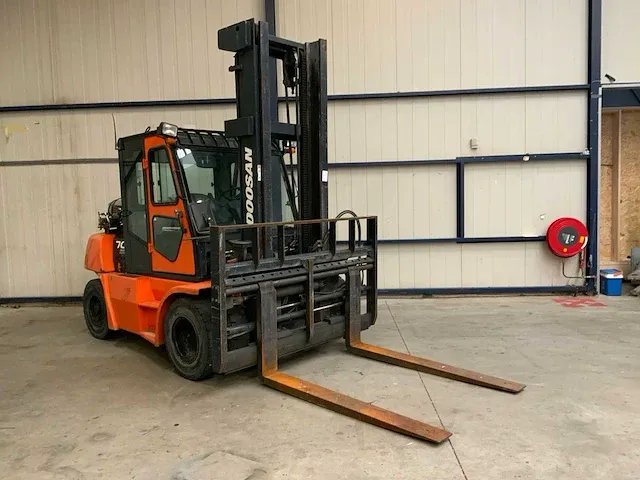 2011 doosan 70 vorkheftruck - afbeelding 1 van  20