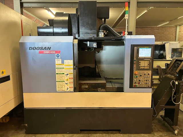 2011 doosan dnm 400 cnc bewerkingscentrum - afbeelding 9 van  16