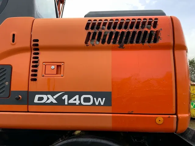 2011 doosan dx140w banden graafmachine - afbeelding 3 van  60