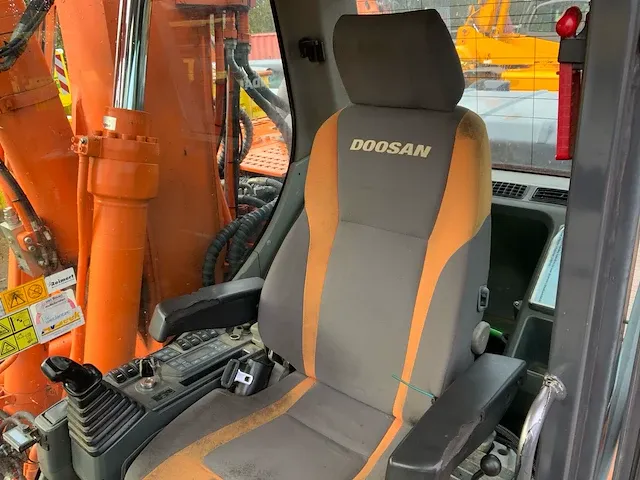 2011 doosan dx140w banden graafmachine - afbeelding 11 van  60