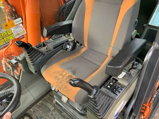 2011 doosan dx140w banden graafmachine - afbeelding 13 van  60