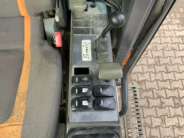 2011 doosan dx140w banden graafmachine - afbeelding 14 van  60
